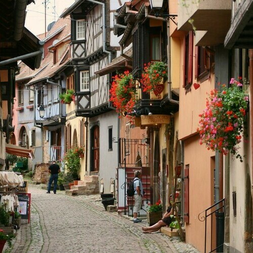 Bildquelle: Pixabay Straßengasse im Elsass